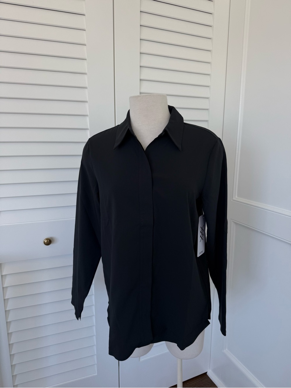 RHONE Black Long-Sleeve Button-Down Blouse